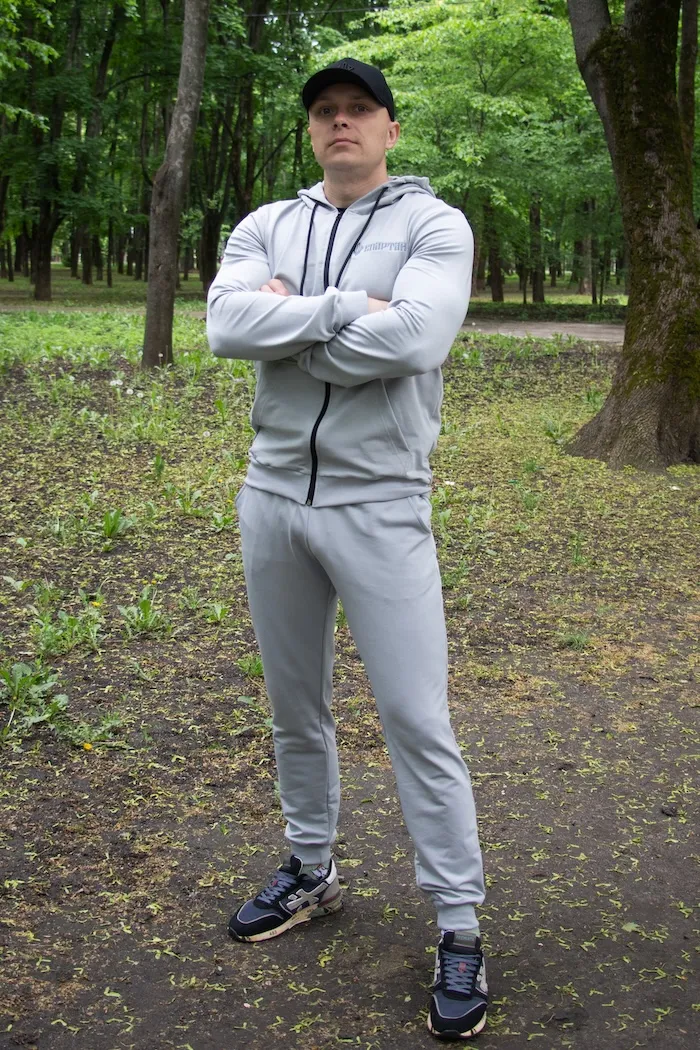 sportivniy-kostyum-tsement-spartan